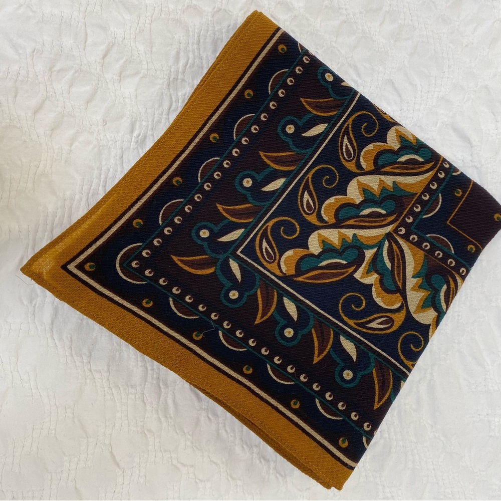 Vintage Perry Ellis scarf - Picture 4 of 8